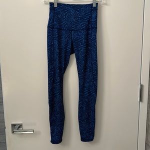High rise Lululemon leggings with back ankle/ calf detailing